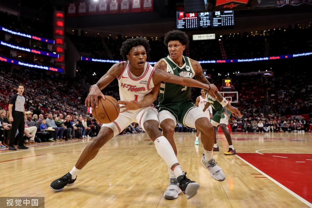 NBA雄鹿vs太阳：字母哥 37 分 11 助 6 板闪耀全场，布克空砍 39 分难救主，雄鹿击退太阳.