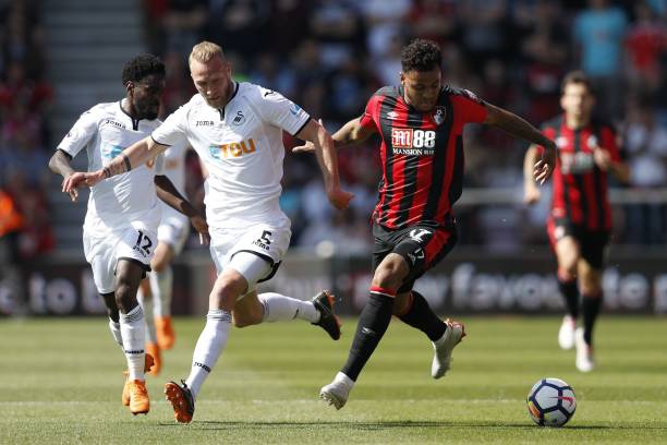 他与队友形 他与队友形